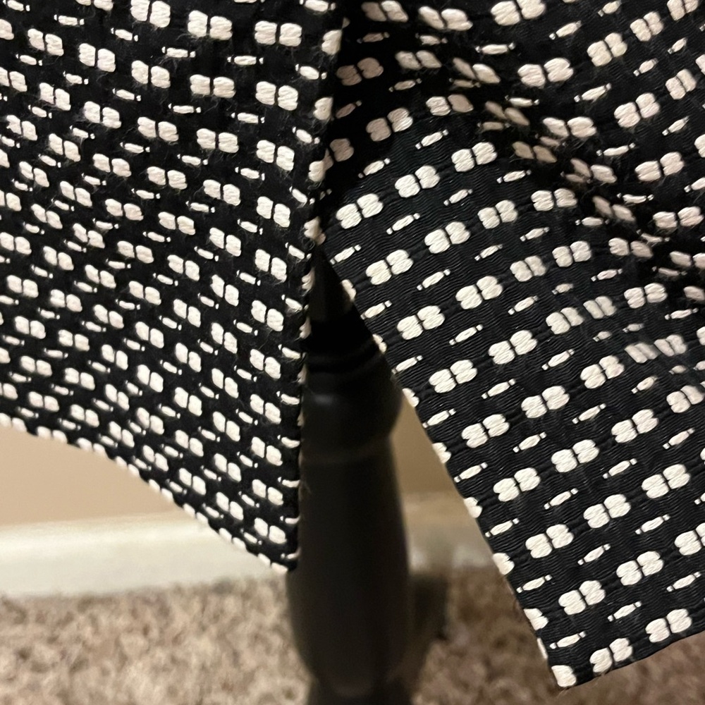 Ann Taylor Elegant Black and White Women's Pencil Skirt, size 4 - Picture 7 of 8